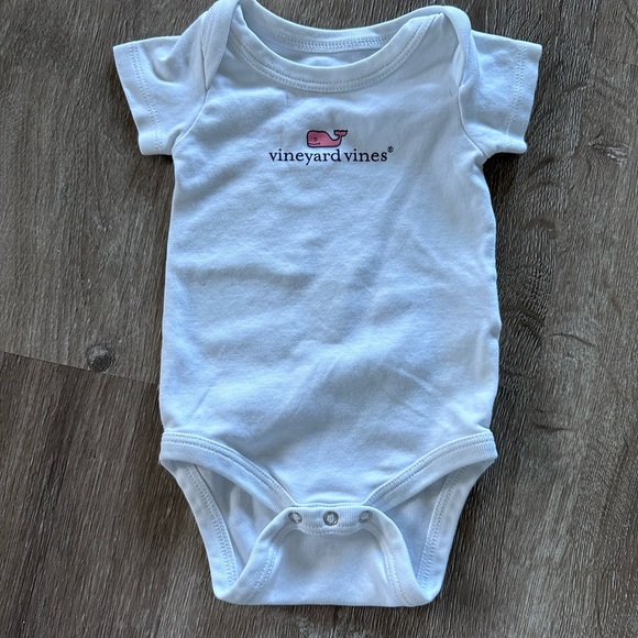 Vineyard Vines Short Sleeve Onesie - Picture 1 of 4